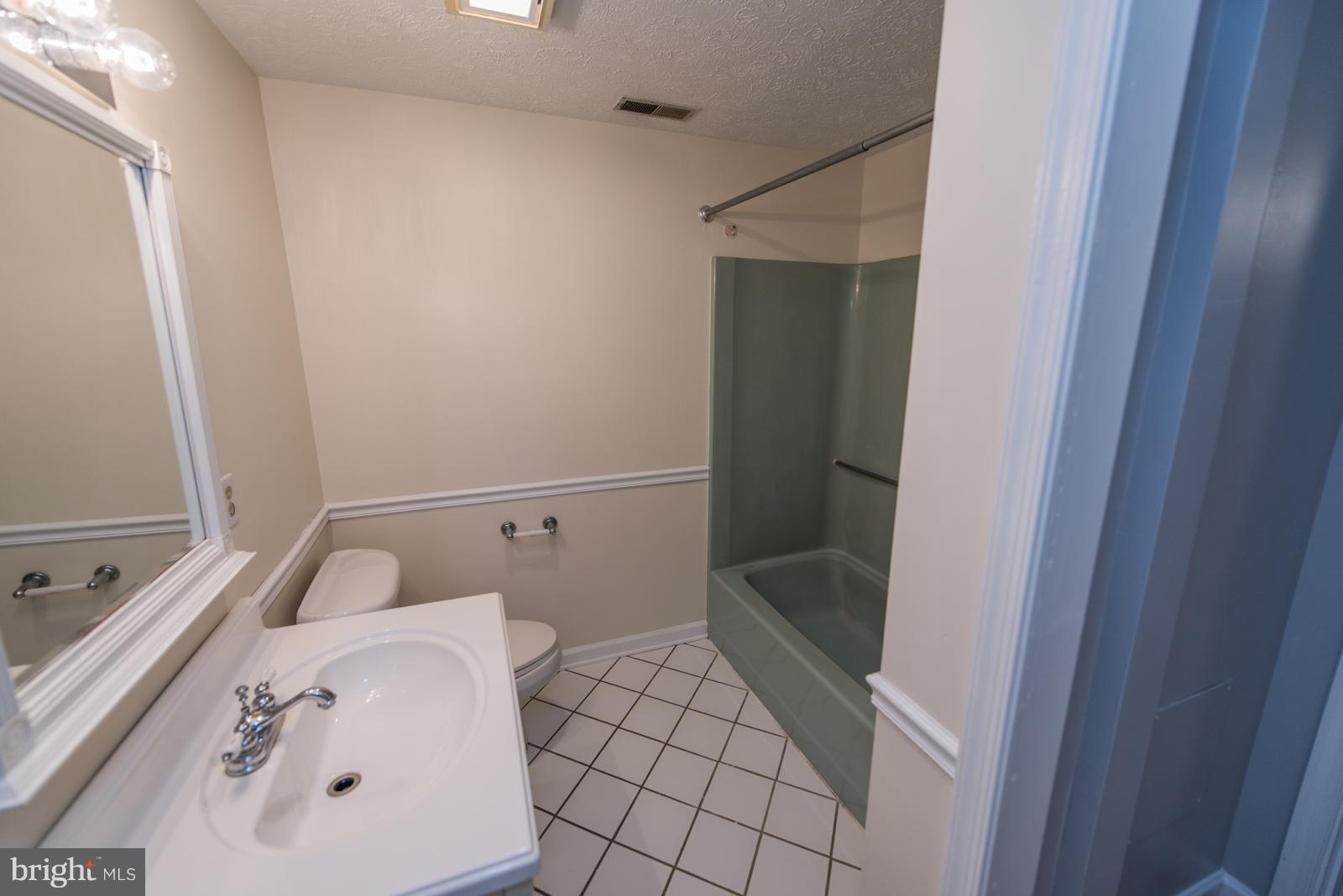 LAKESIDE ESTATES - Residential