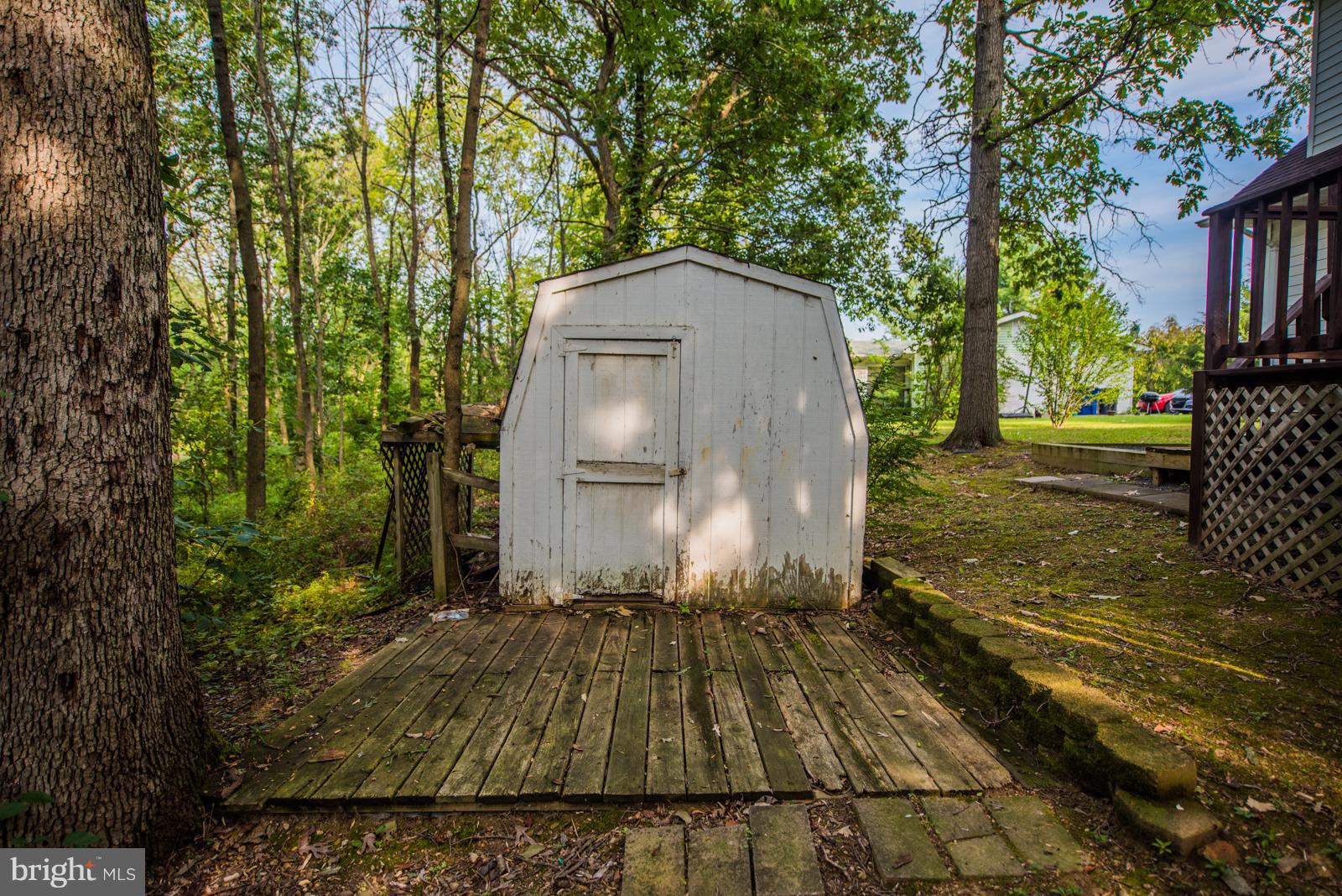 LAKESIDE ESTATES - Residential