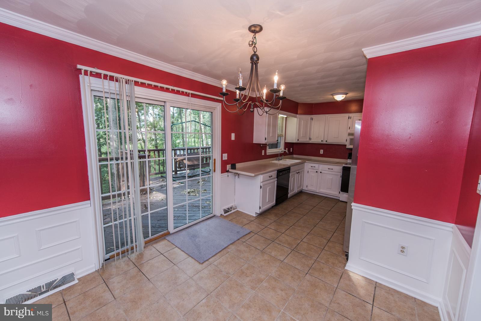 LAKESIDE ESTATES - Residential