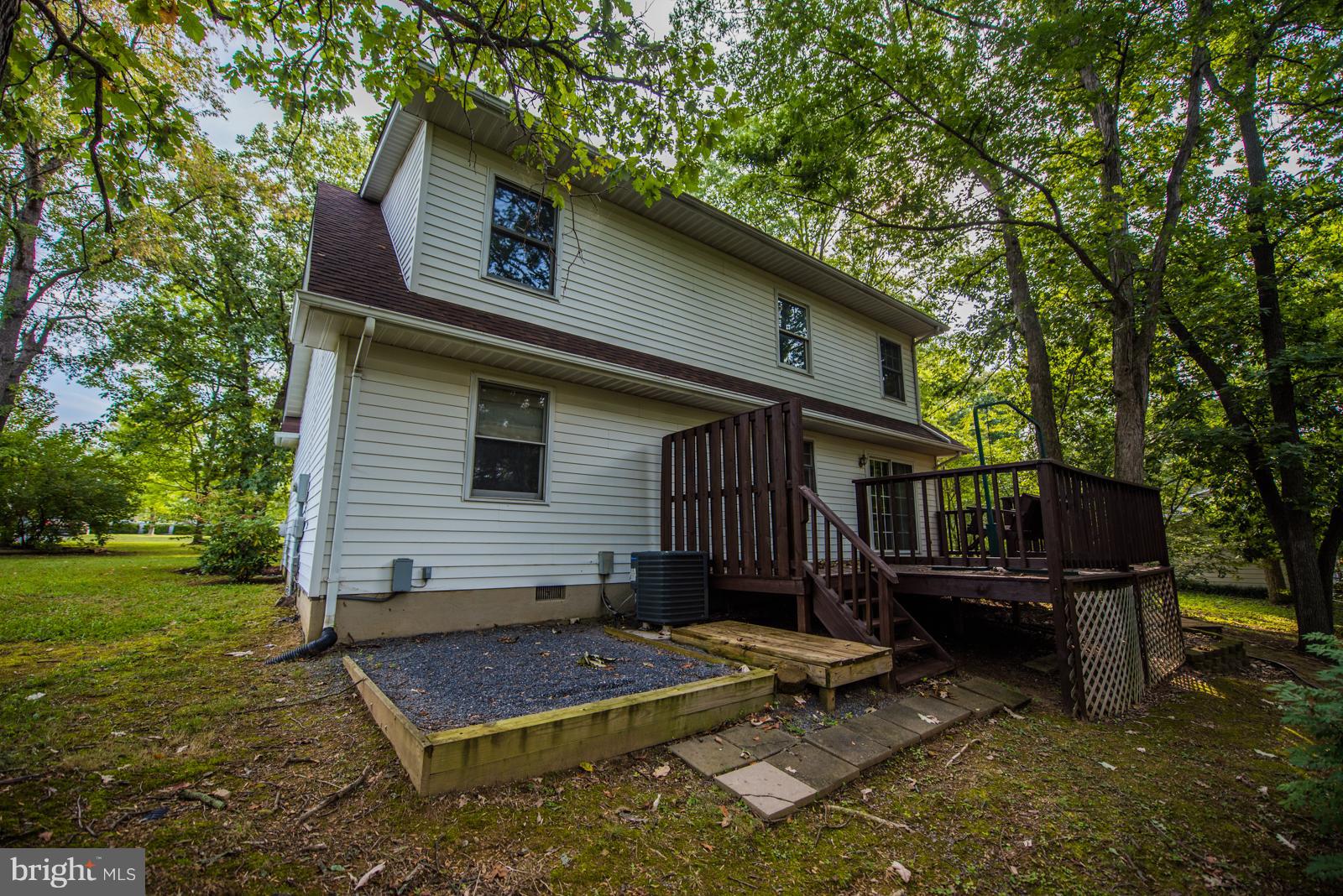 LAKESIDE ESTATES - Residential