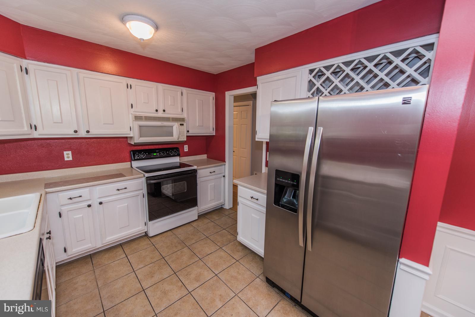 LAKESIDE ESTATES - Residential