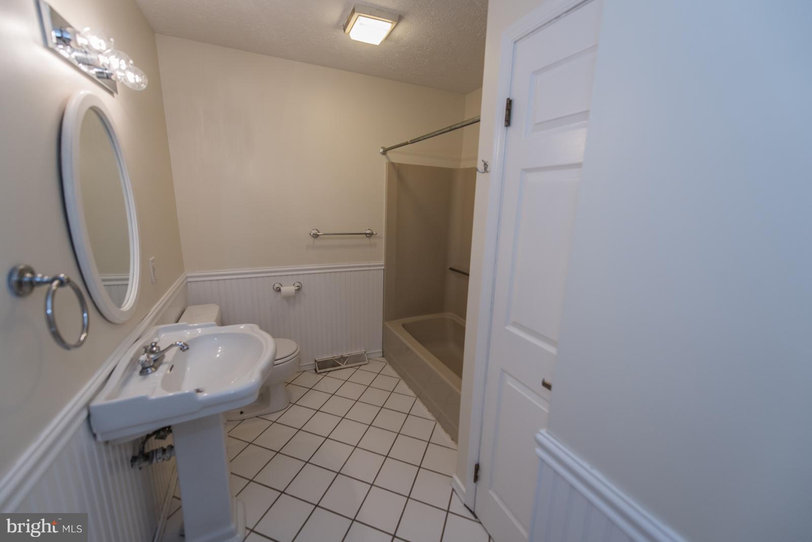 LAKESIDE ESTATES - Residential