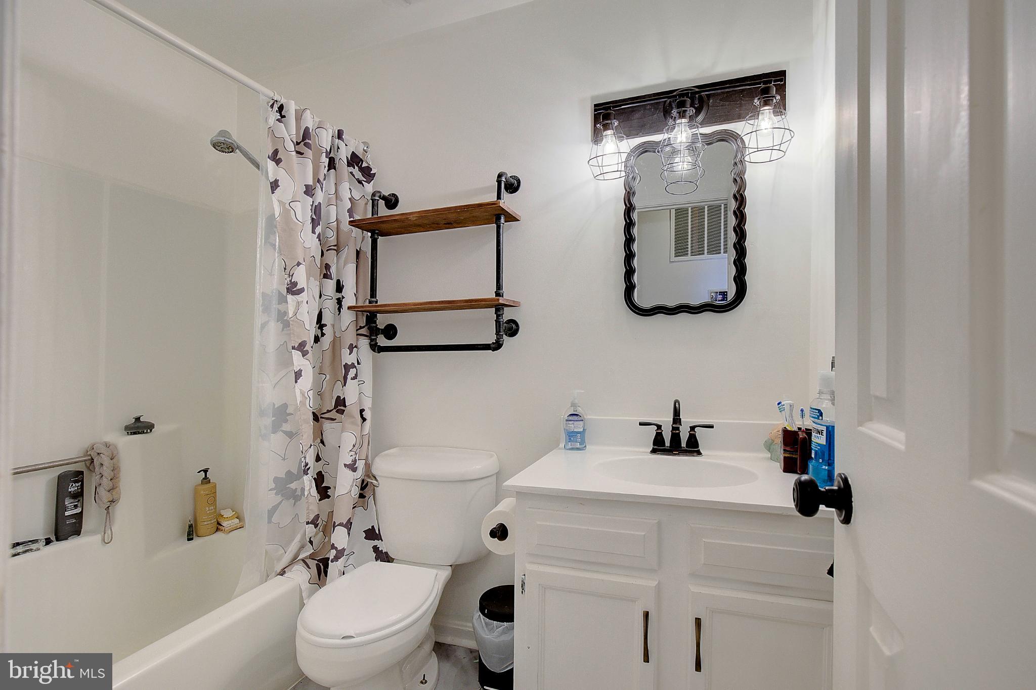 LAKE KARYLBROOK - Residential