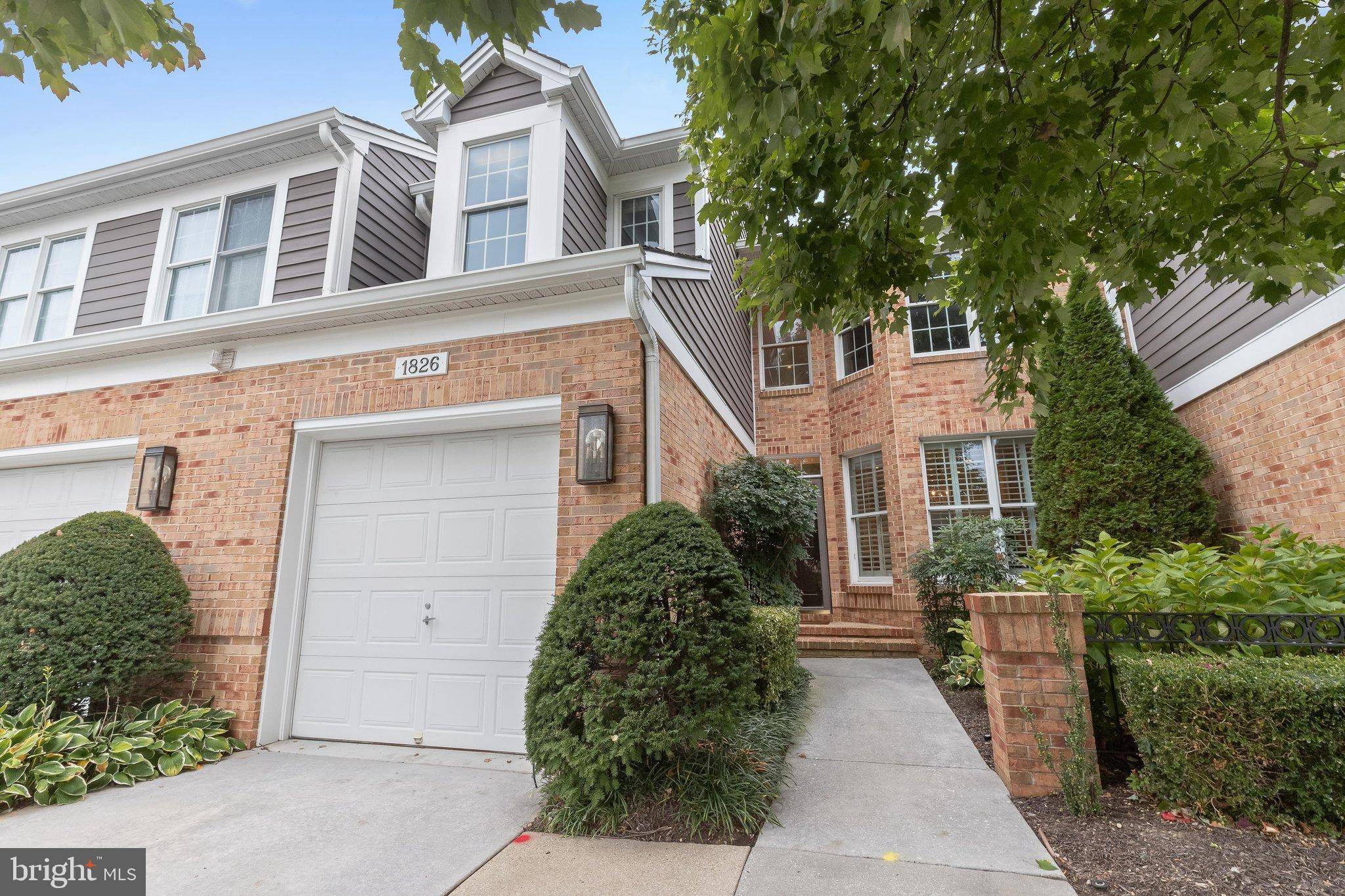 1826 COURTYARD CIRCLE 1826
