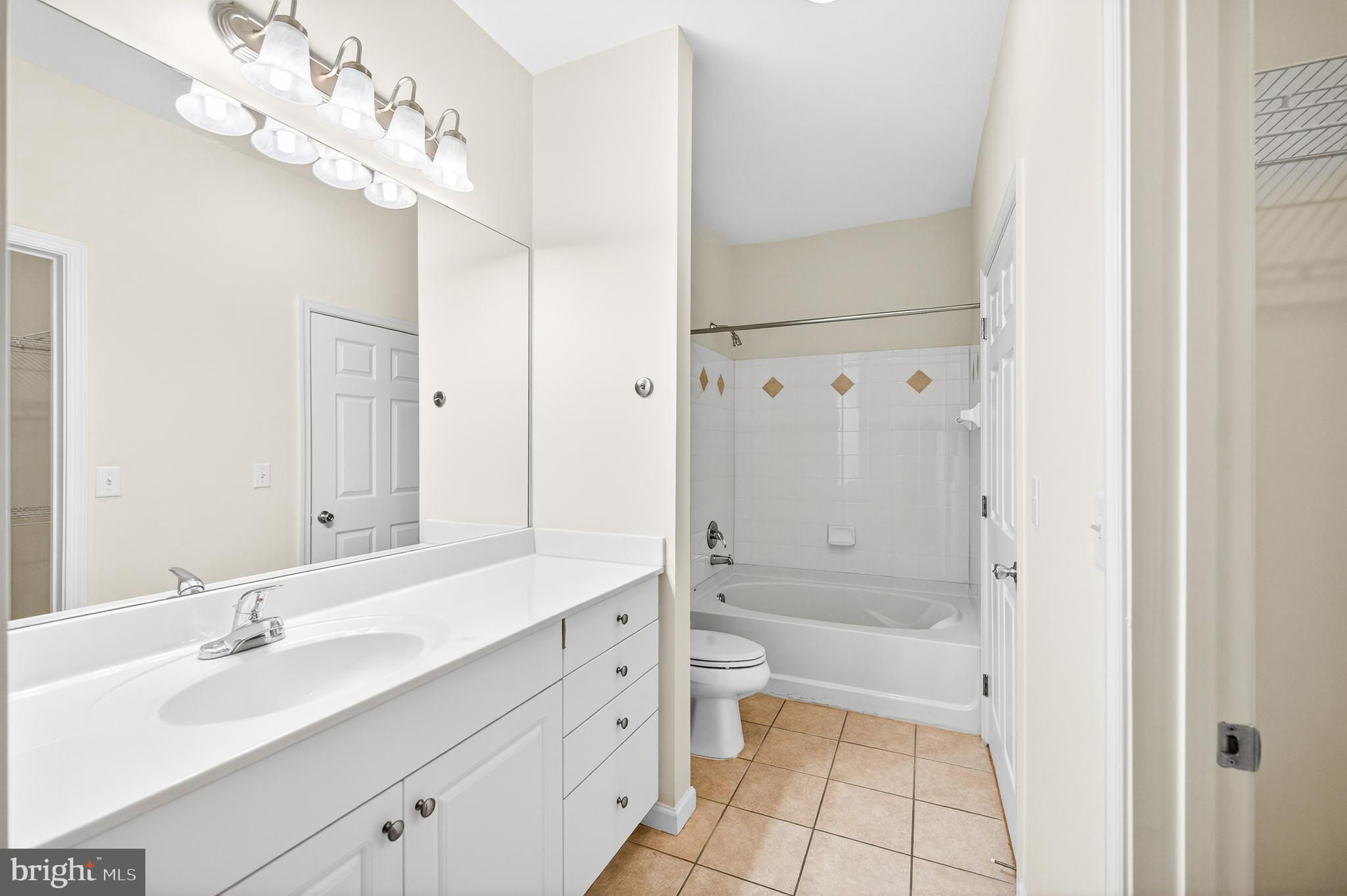 THE COLONNADE AT KENTLANDS - Residential