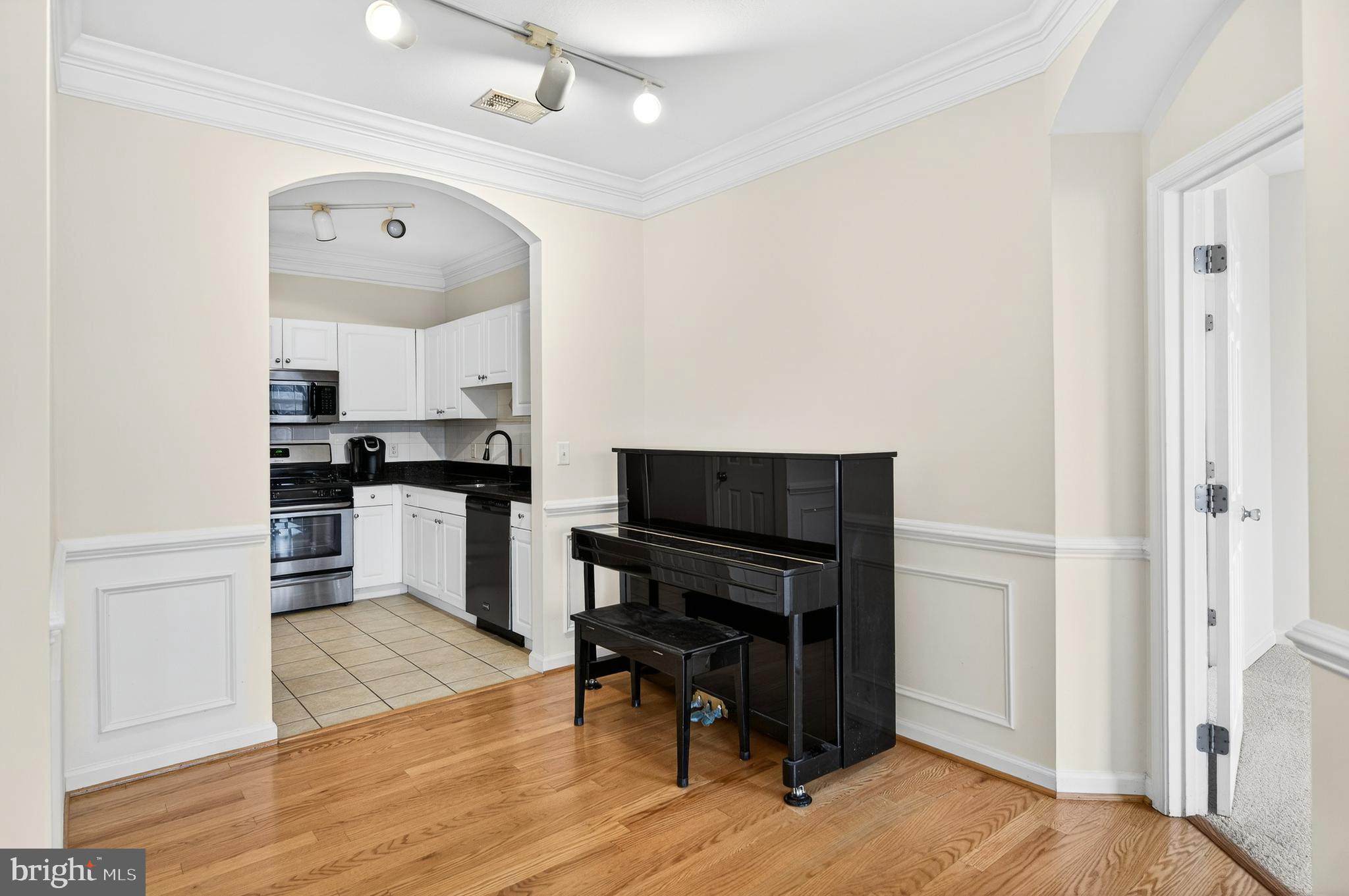 THE COLONNADE AT KENTLANDS - Residential