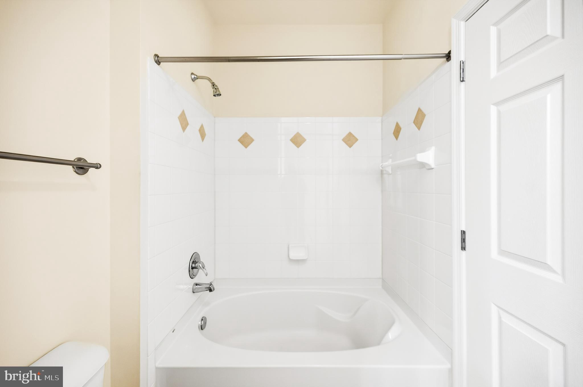 THE COLONNADE AT KENTLANDS - Residential