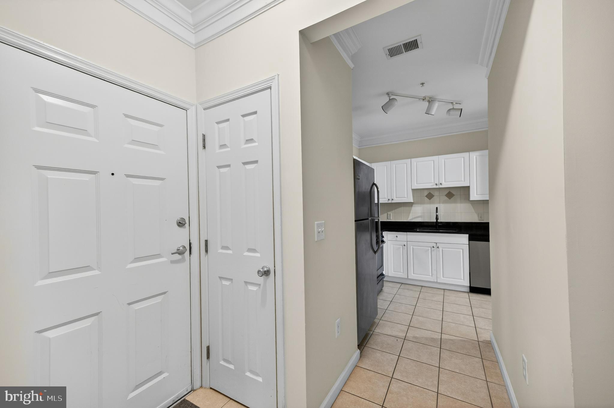 THE COLONNADE AT KENTLANDS - Residential