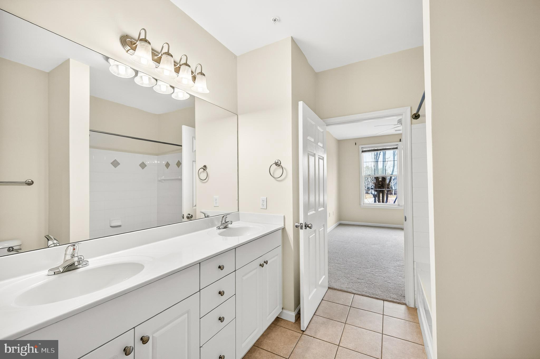 THE COLONNADE AT KENTLANDS - Residential