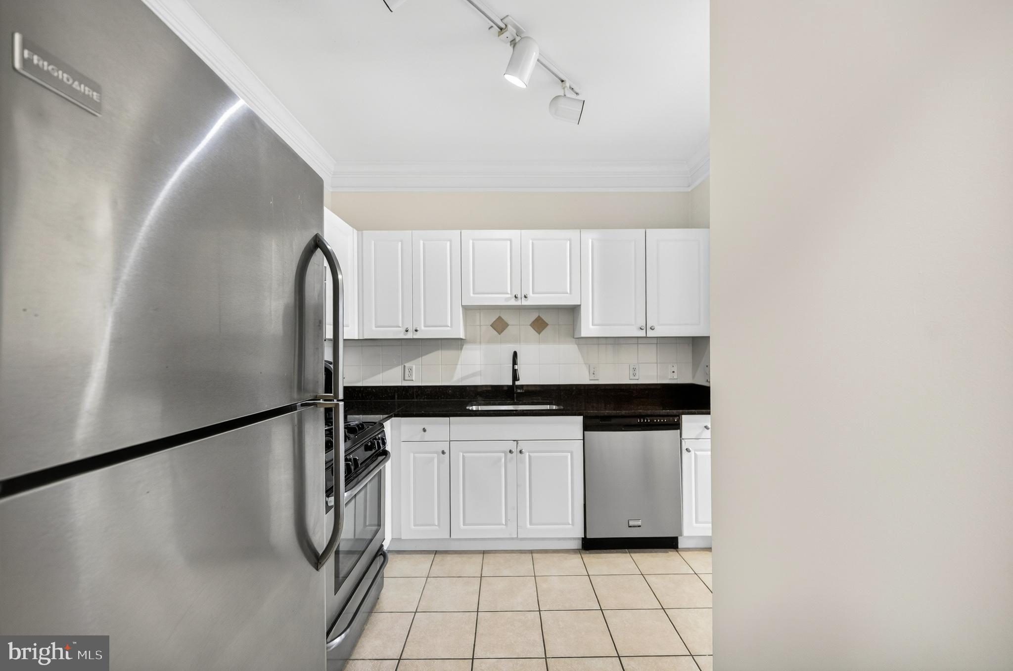 THE COLONNADE AT KENTLANDS - Residential