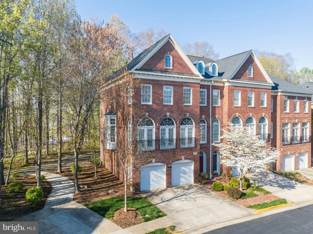 Photo of 47772 Scotsborough Square, POTOMAC FALLS, VA 20165 (MLS # VALO2119872)