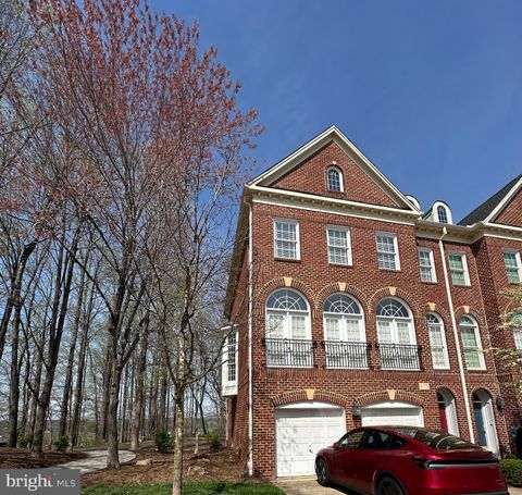 Photo of 47772 Scotsborough Square, POTOMAC FALLS, VA 20165 (MLS # VALO2119872)