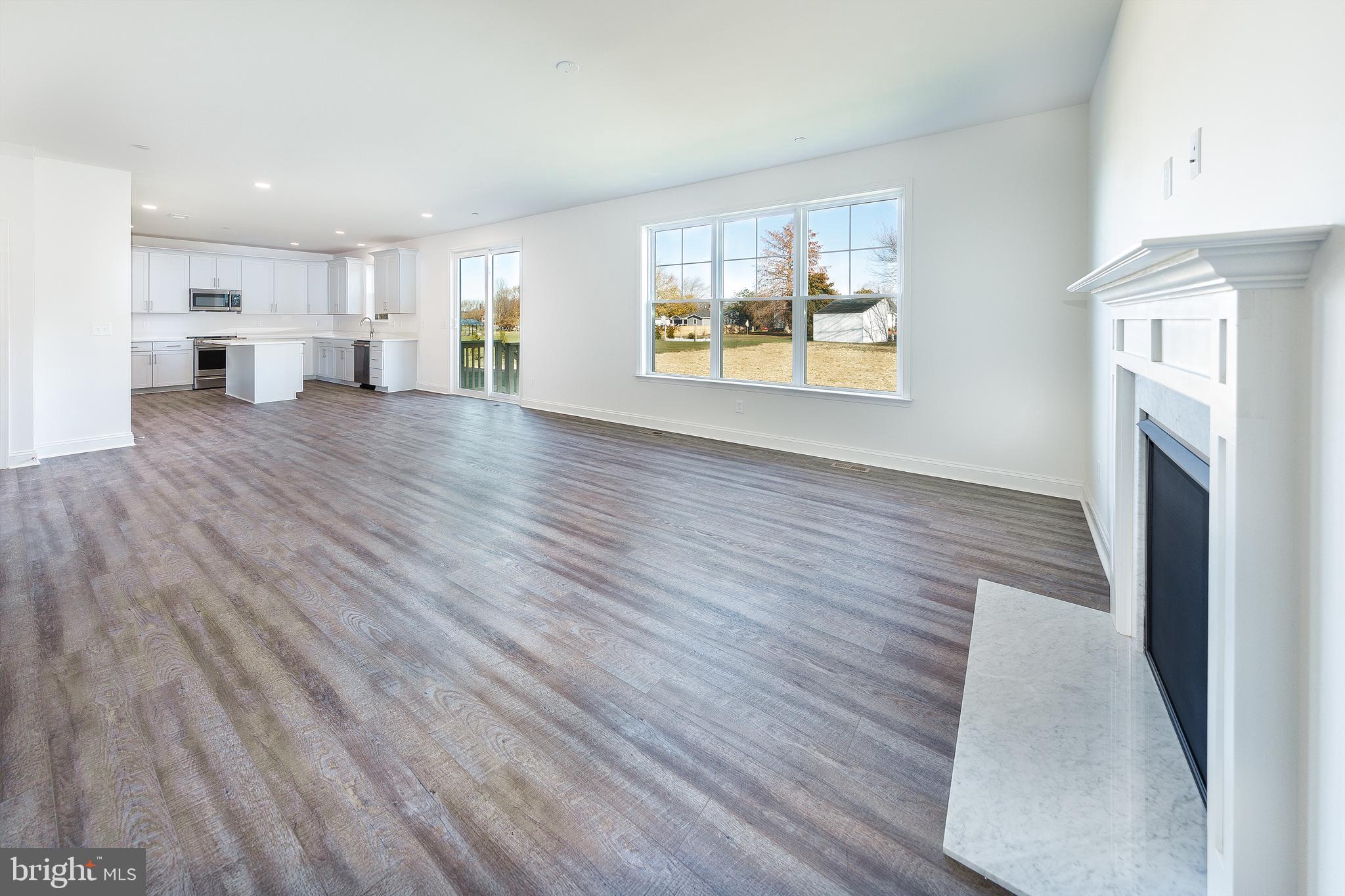 QUEEN ANNE COLONY - Residential