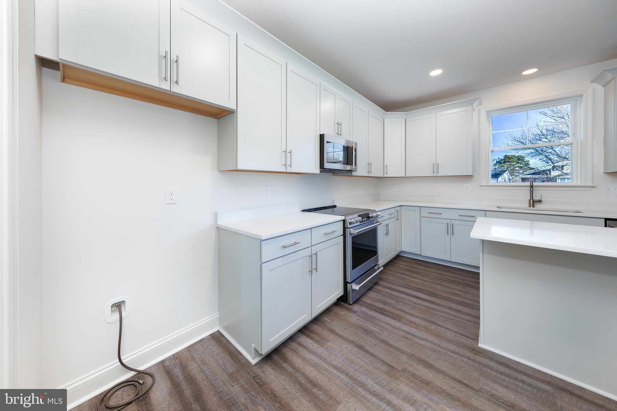 QUEEN ANNE COLONY - Residential