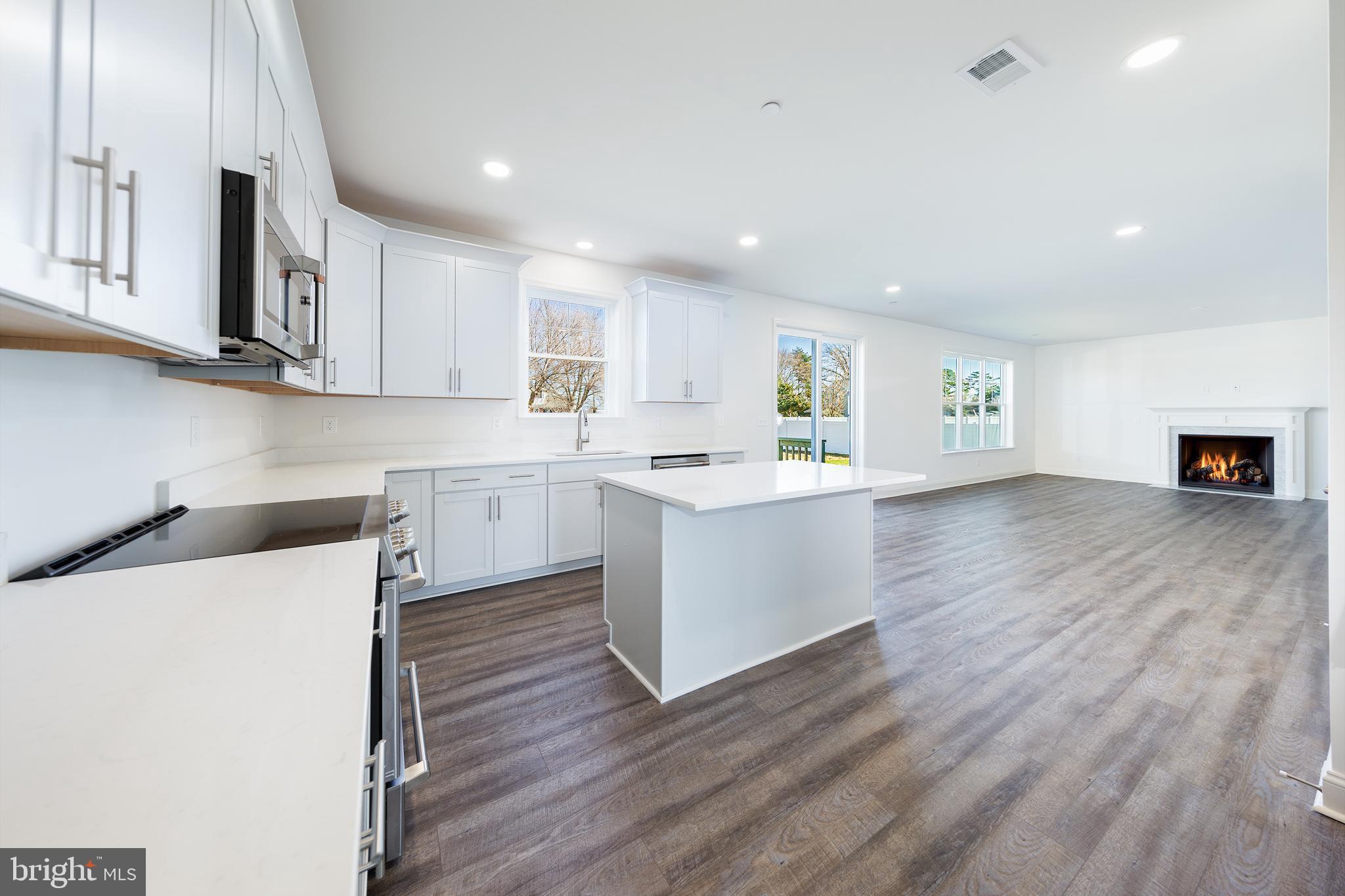 QUEEN ANNE COLONY - Residential