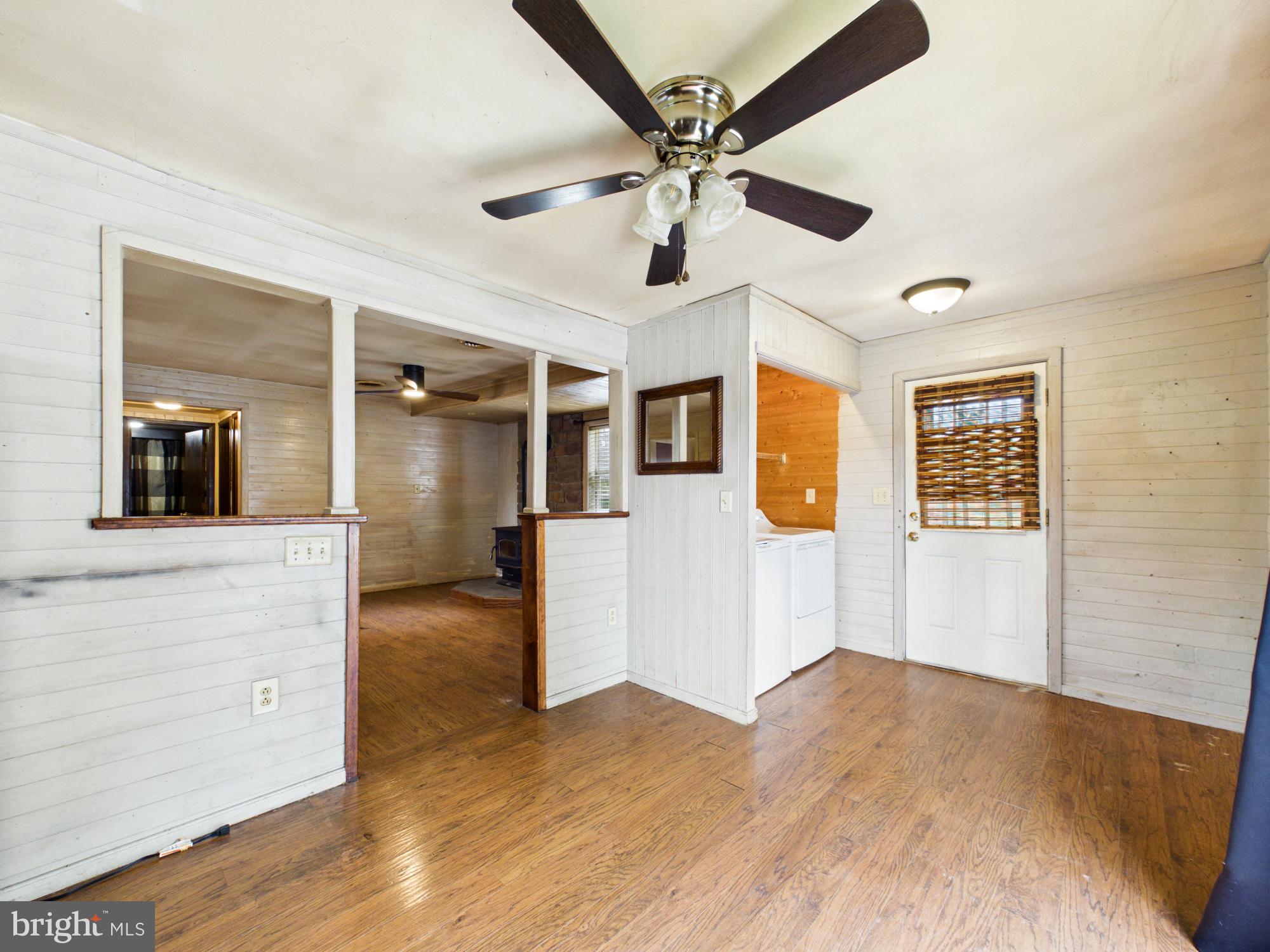 WOODLAND BEACH - Residential
