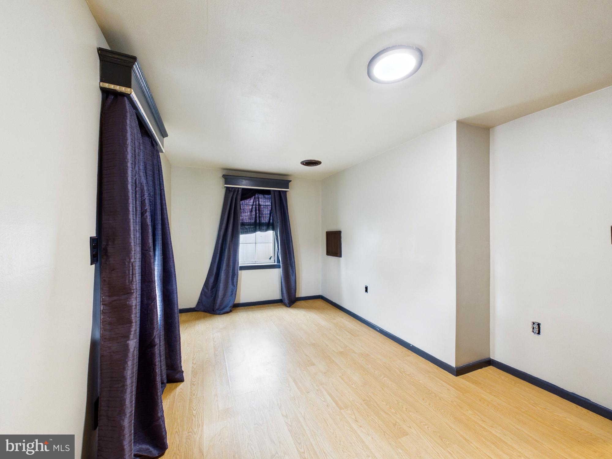 WOODLAND BEACH - Residential
