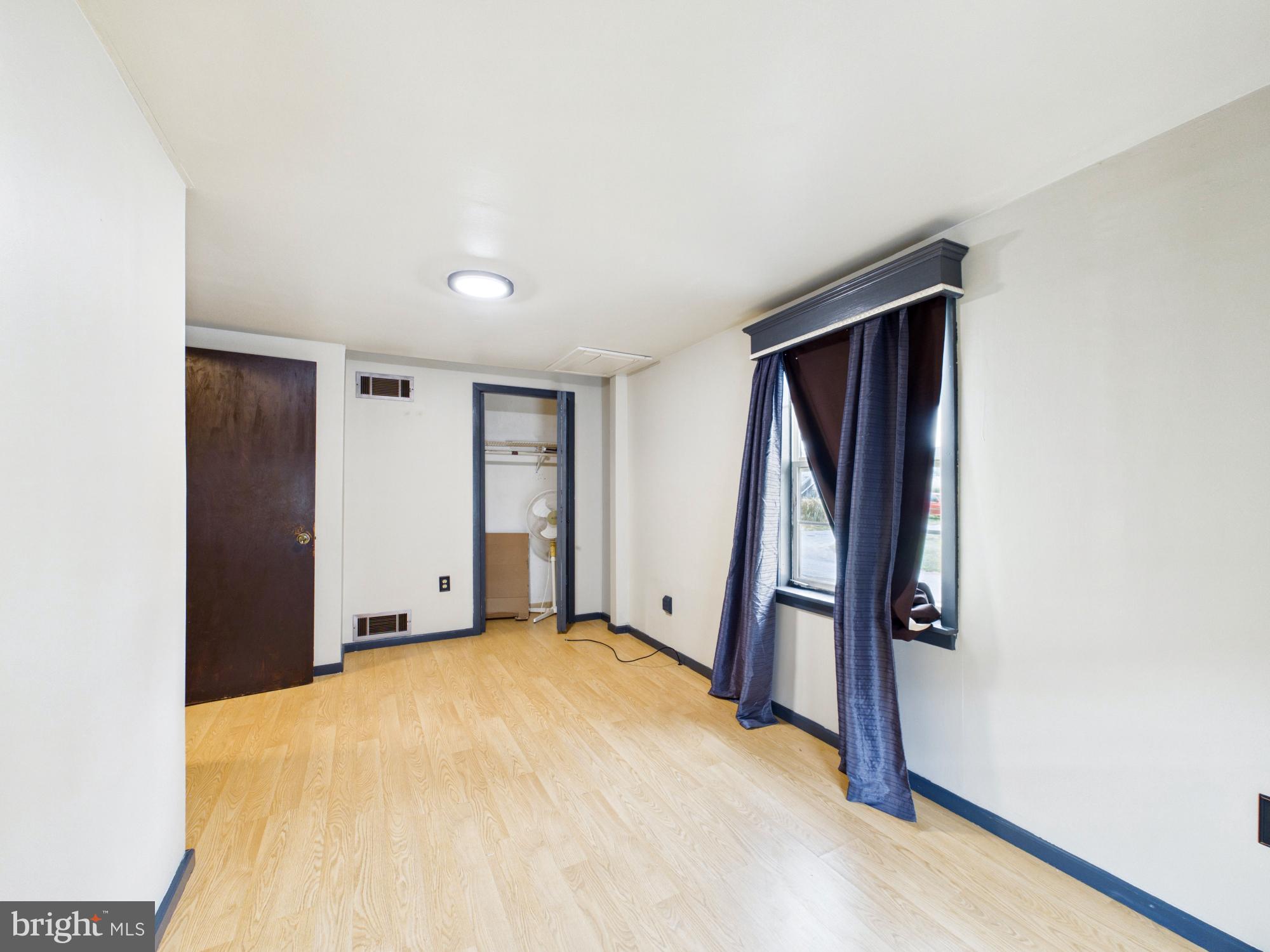 WOODLAND BEACH - Residential