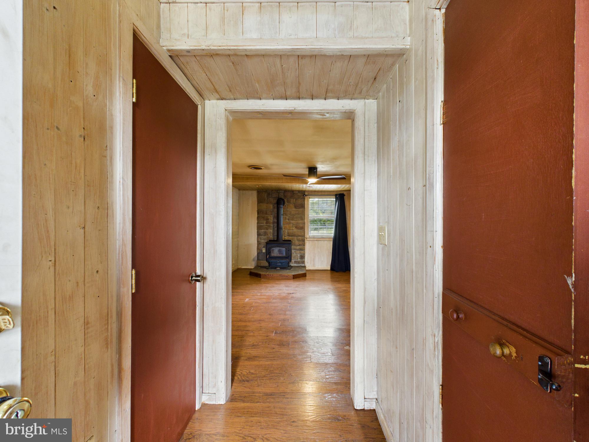 WOODLAND BEACH - Residential