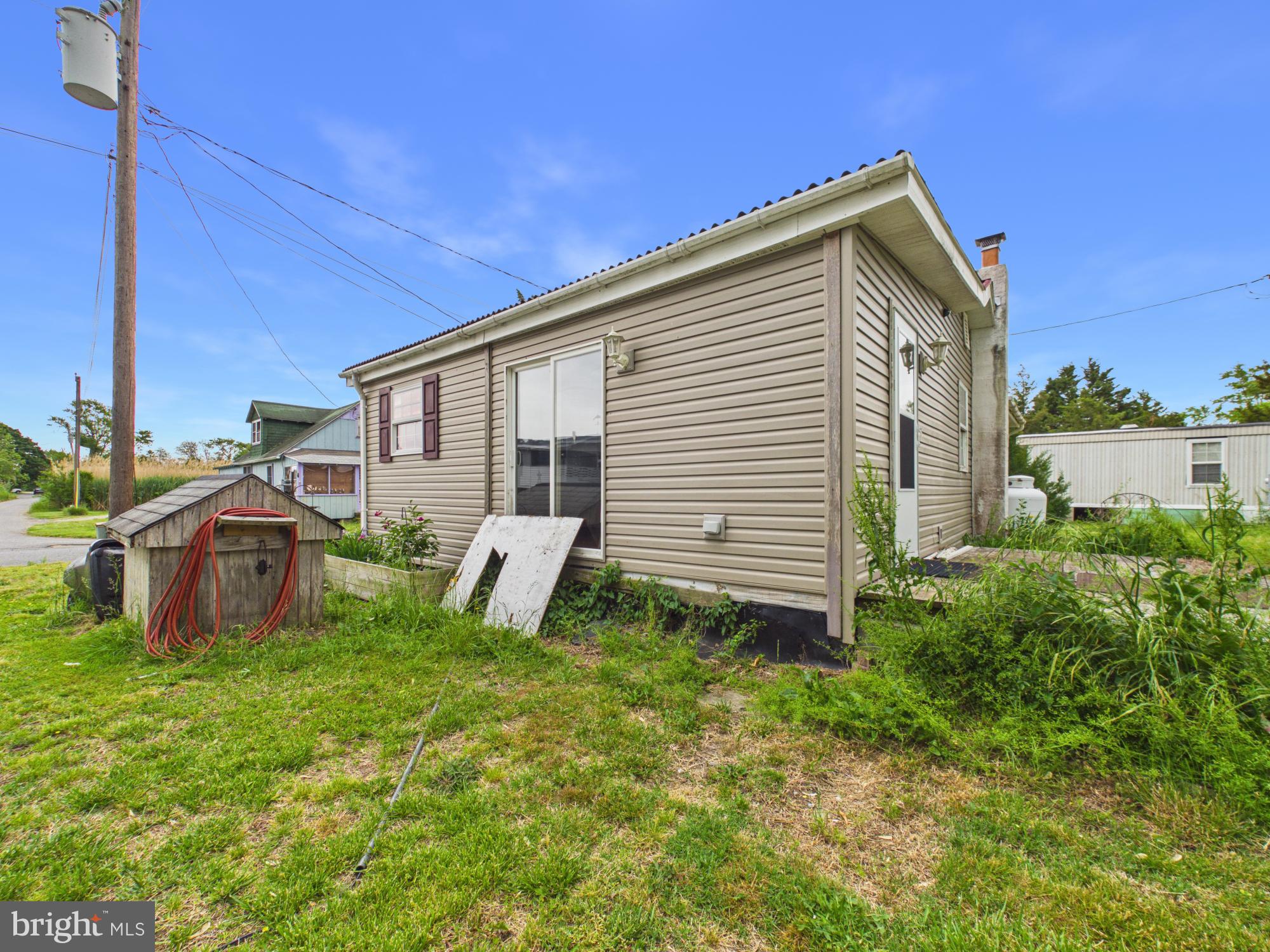 WOODLAND BEACH - Residential