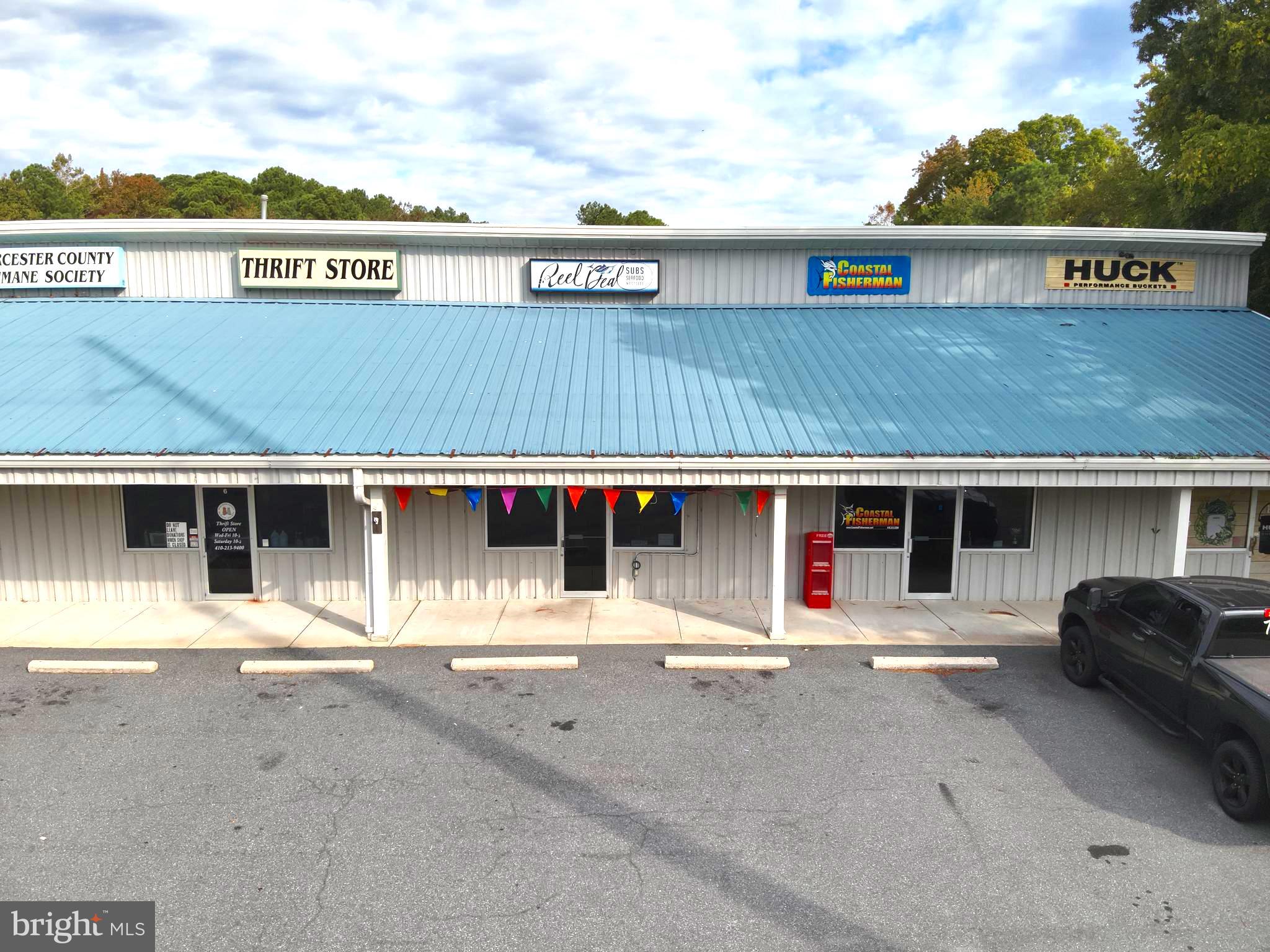 High Visibility Location near Sunset Marina and West Oc Harbor. Currently set up for retail food service. Full Kitchen service with seating. Turn Key. Two zone HVAC system. Three phase electric. Two Bathrooms. Low taxes and Condo fees ($800.00 annually). Conveys with one EDU. Additional EDU's available separately to purchase if needed. Many possibilities for this unit!
Equipment negotiable, inquire with Agent.