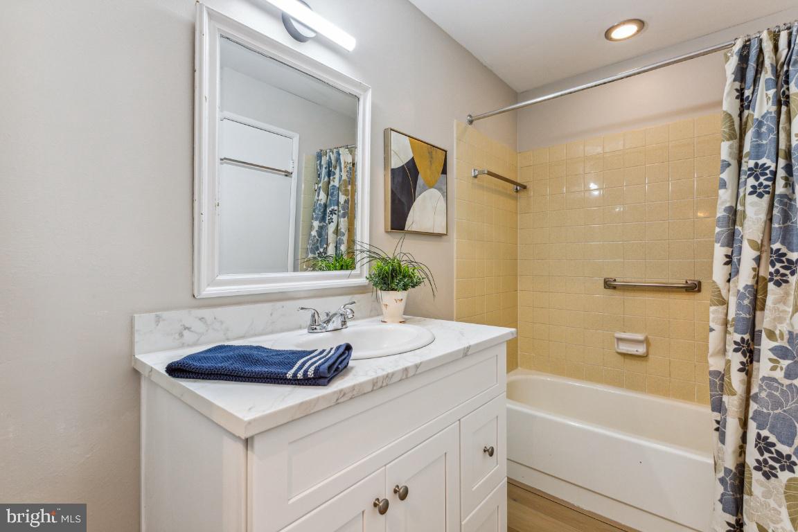 LEISURE WORLD - Residential