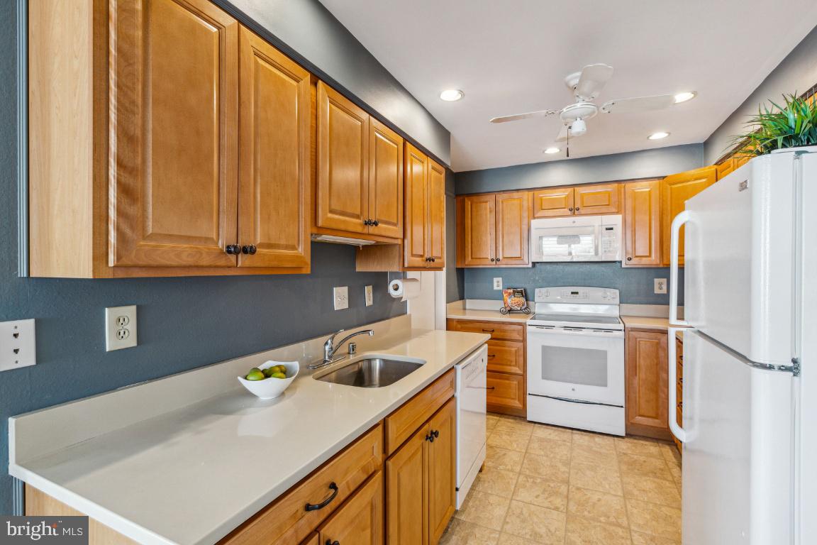 LEISURE WORLD - Residential