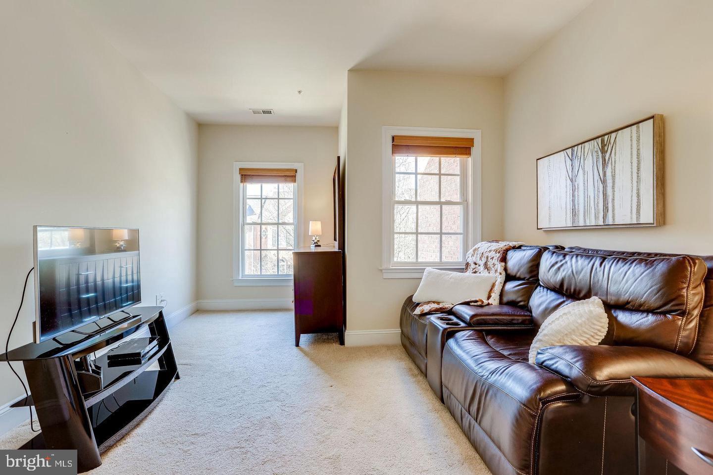 RIVER CREEK - Residential Lease