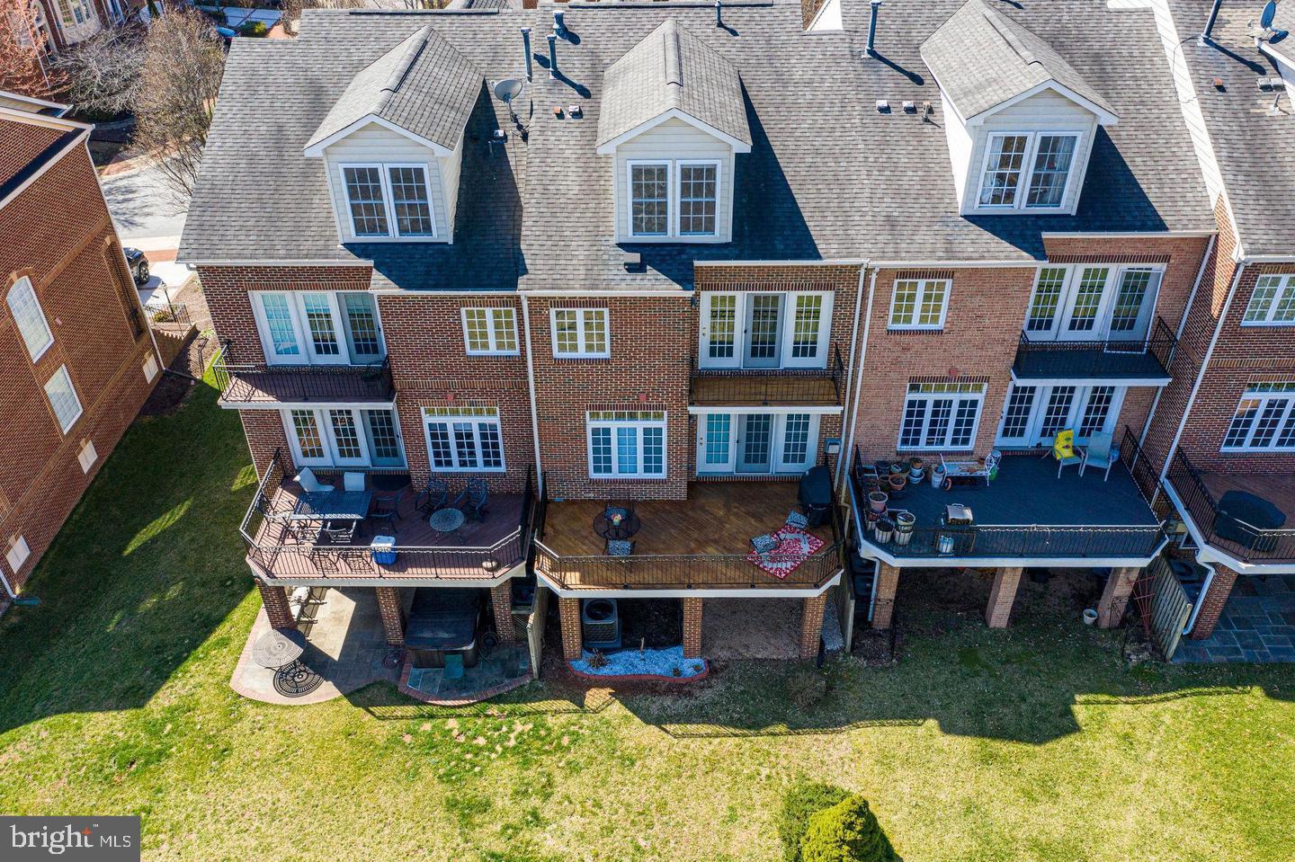 RIVER CREEK - Residential Lease