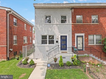 Duplex at 610 GALVESTON PLACE SE
