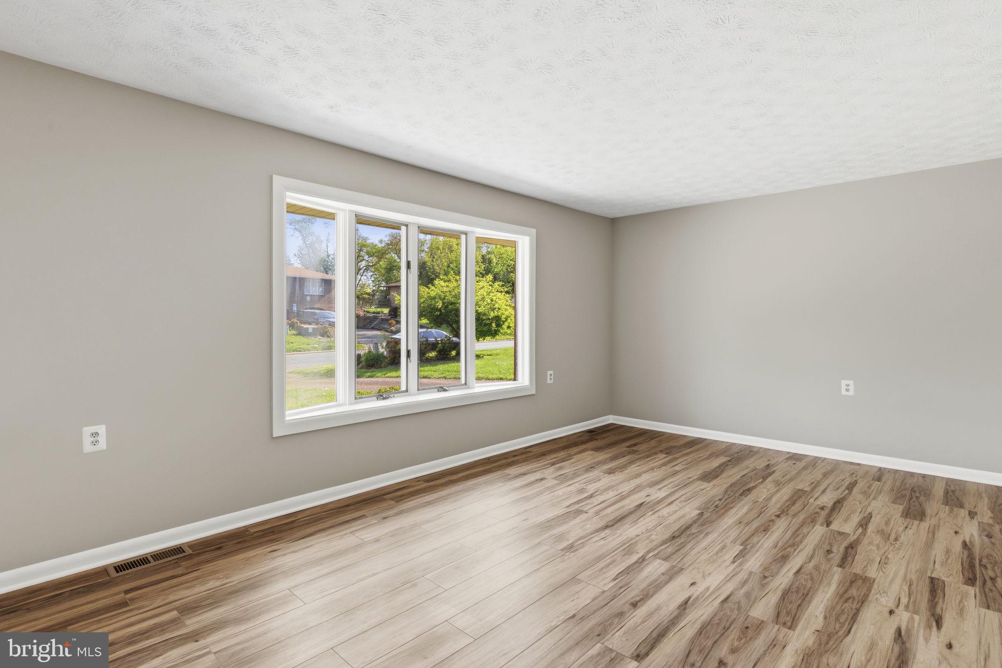 WOODLAND HILLS - Residential