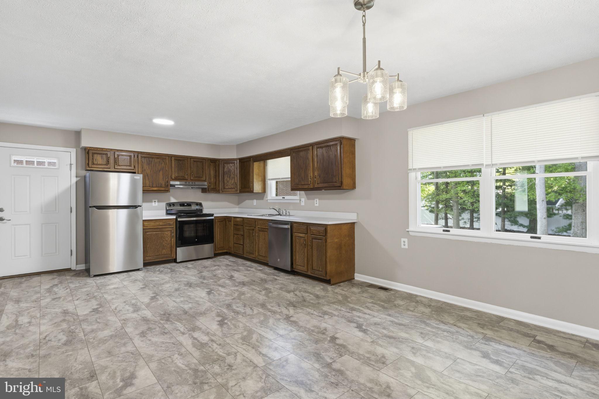 WOODLAND HILLS - Residential
