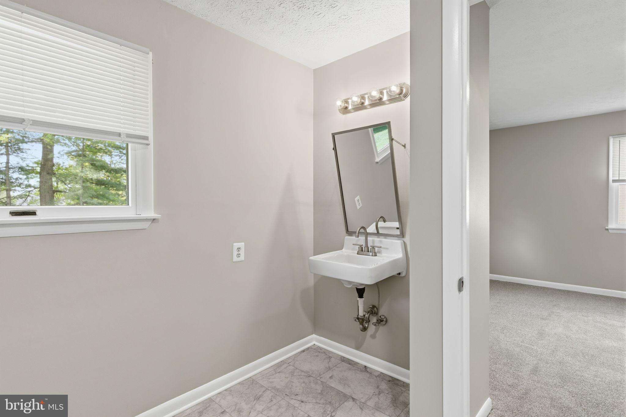 WOODLAND HILLS - Residential