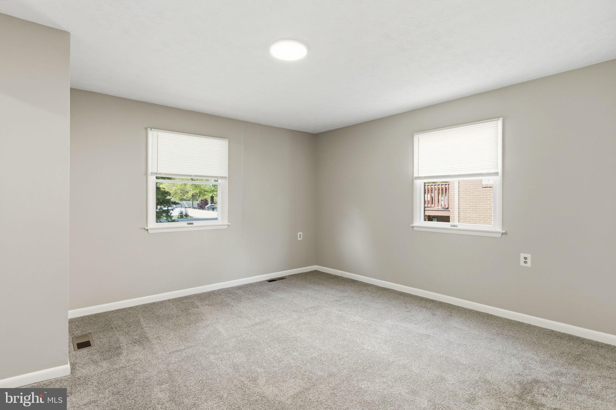 WOODLAND HILLS - Residential