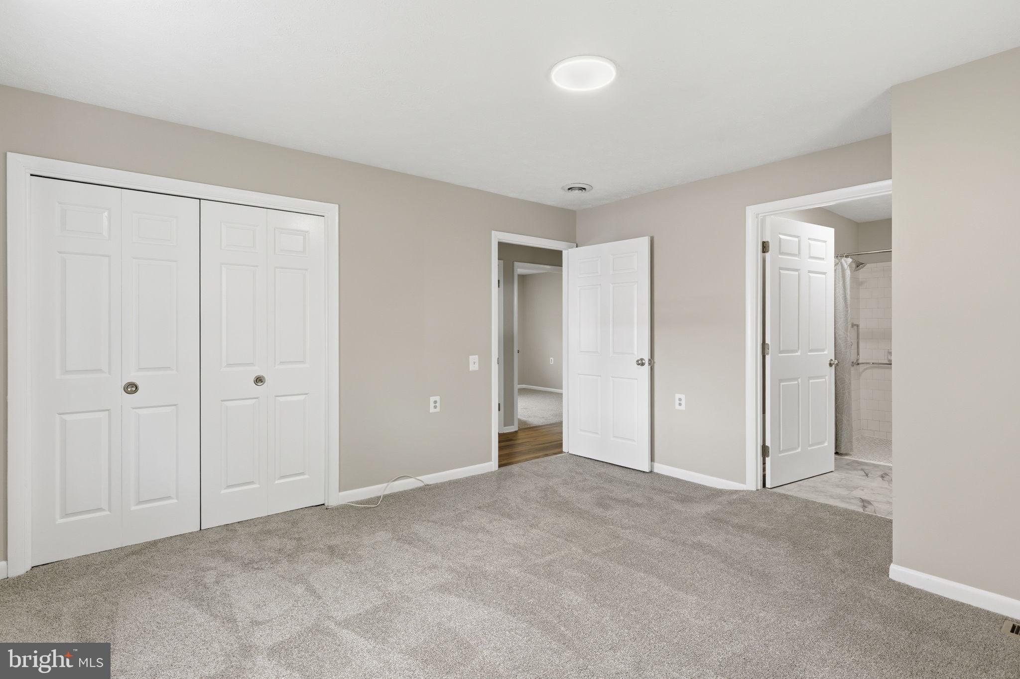 WOODLAND HILLS - Residential