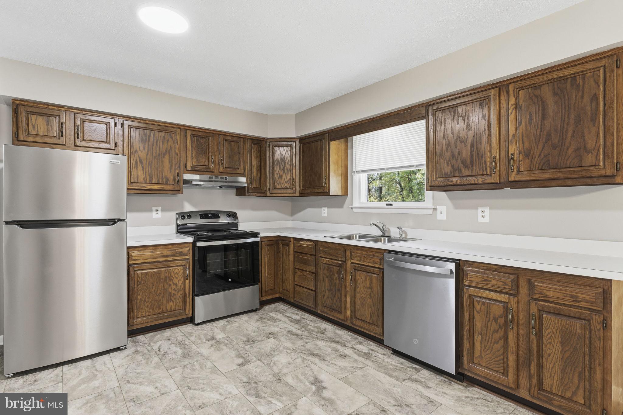 WOODLAND HILLS - Residential