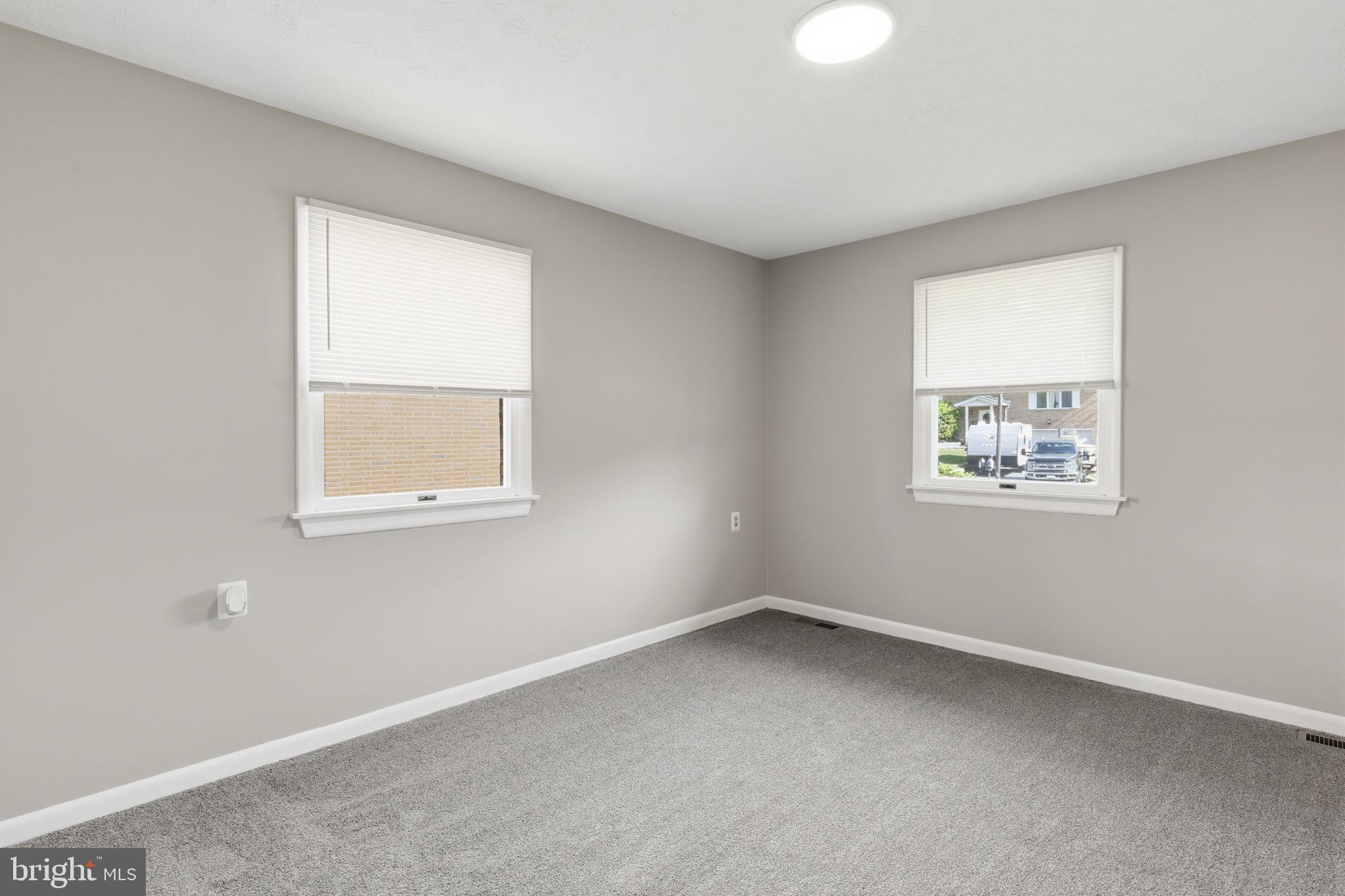 WOODLAND HILLS - Residential