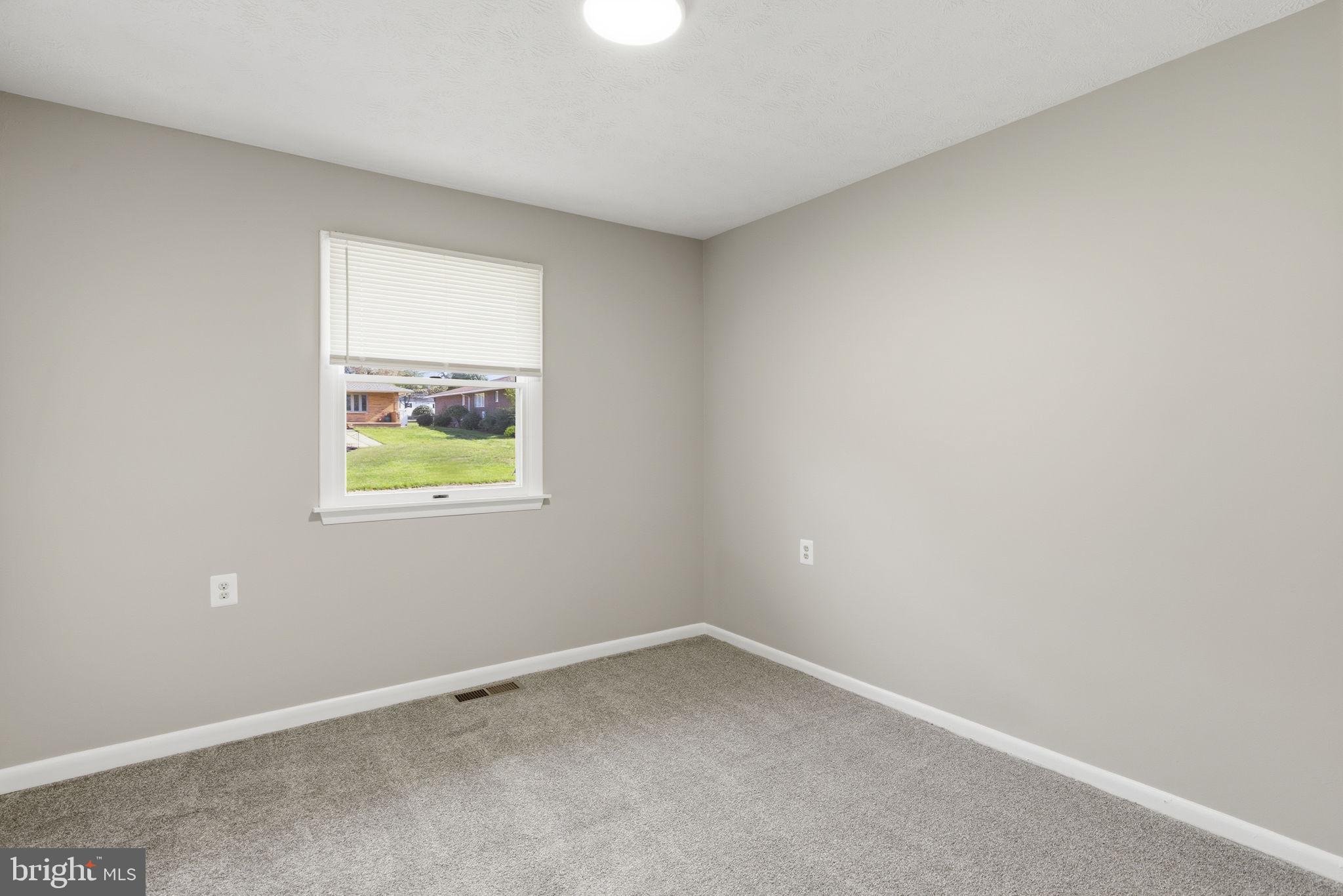 WOODLAND HILLS - Residential