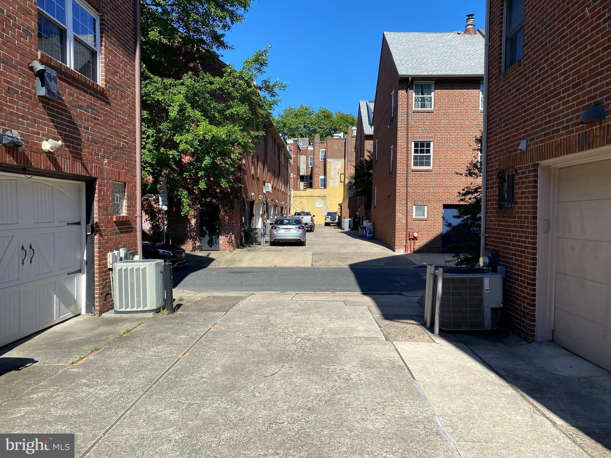 QUEEN VILLAGE - Land