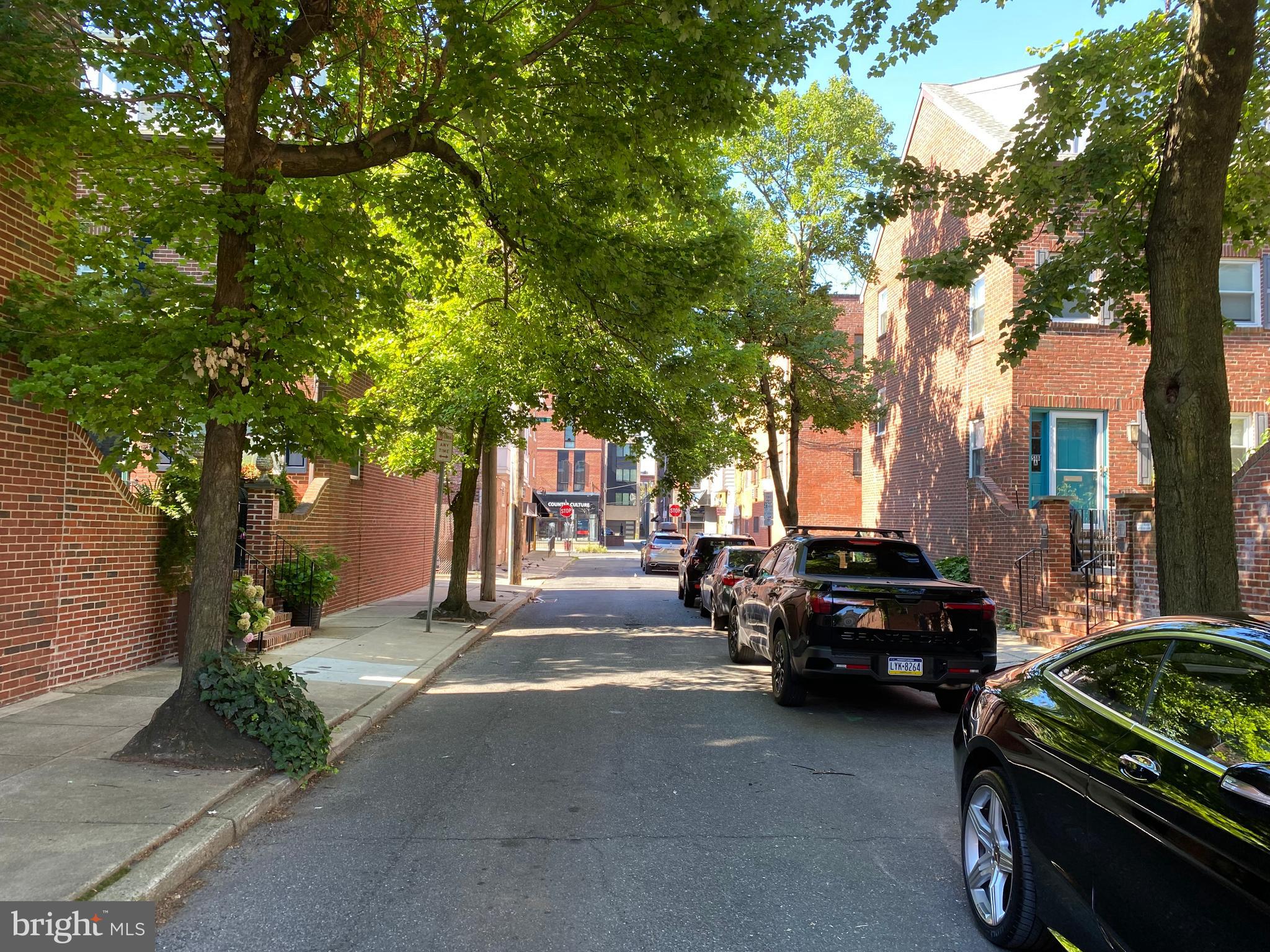 QUEEN VILLAGE - Land