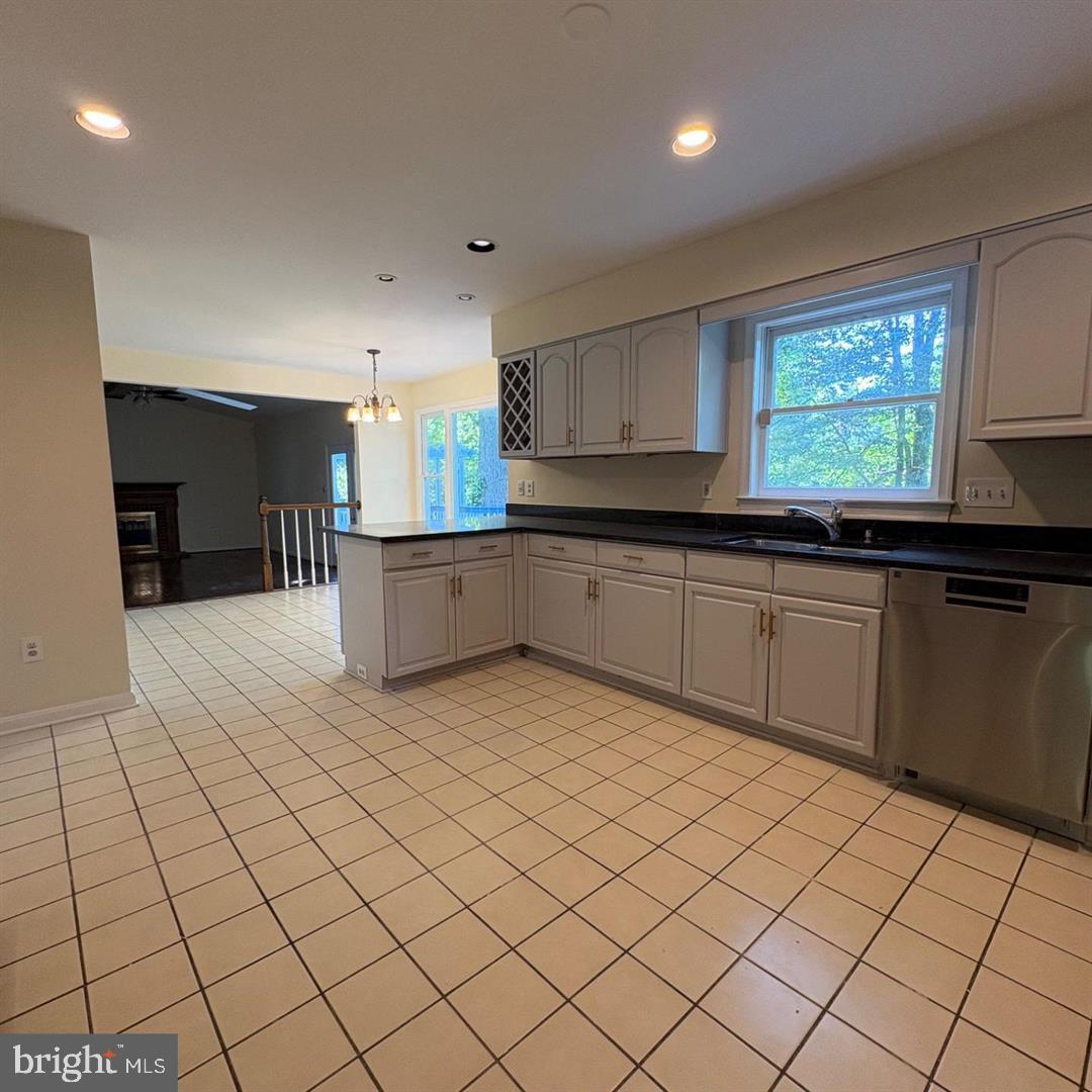 3502 HOLLY ROAD