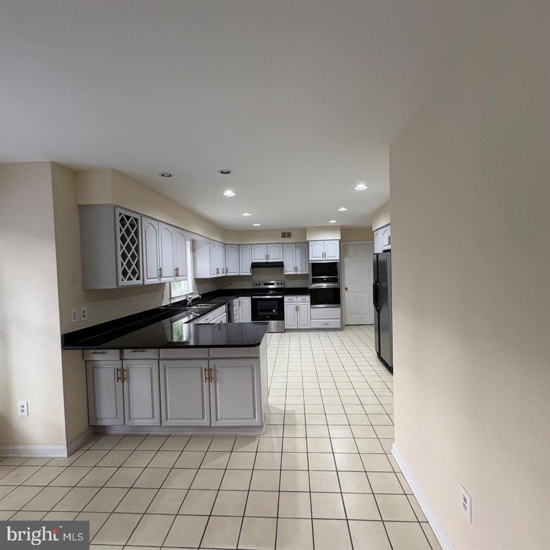 3502 HOLLY ROAD