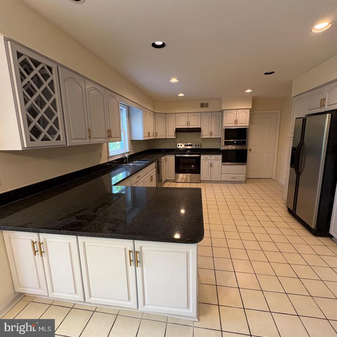 3502 HOLLY ROAD