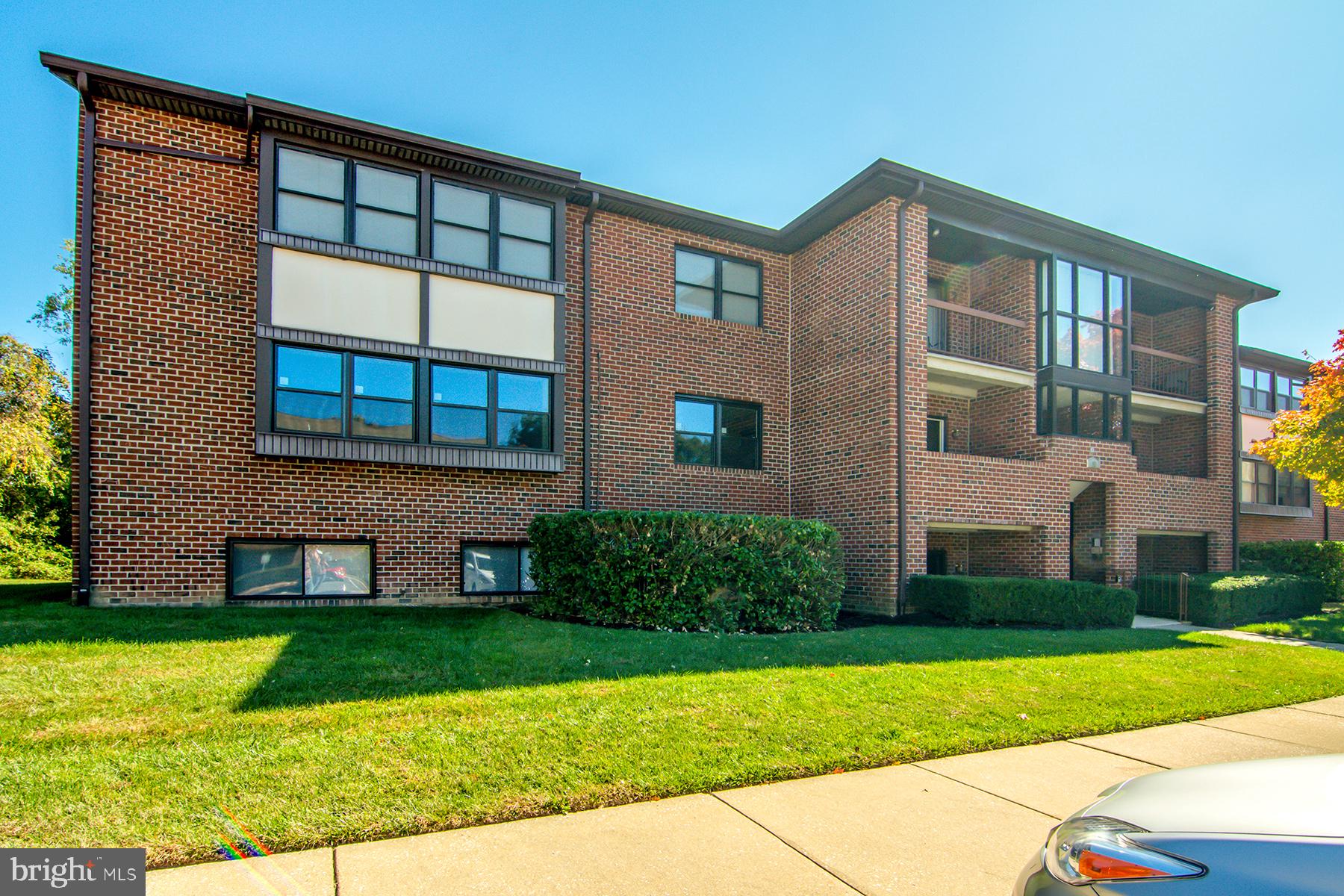 FULLY RENOVATED FIRST FLOOR CONDO! MAINTENANCE FREE/WORRY-FREE LIVING!
FEATURING ALL NEW LAMINATE FLOORS THROUGH ENTIRE CONDO. KITCHEN HAS ALL NEW WHITE CABINETS, GRANITE COUNTERS & STAINLESS APPLIANCES. SLIDING DOORS TO REAR PATIO. SPACIOUS & OPEN LIVING ROOM AND DINING ROOM. LARGE PRIMARY BEDROOM WITH WALK-IN CLOSET AND FULL BATHROOM. SECOND BEDROOM HAS FULL BATH IN HALLWAY. BOTH BATHS HAVE BEEN UPDATED WITH NEW VANITIES, TOILETS AND TUB SURROUNDS. PLENTY OF CLOSET SPACE AND RUBBED BRONZE DOOR HARDWARE. GREAT LOCATION BACKING TO OPEN SPACE. ONE ASSIGNED PARKING SPACE WITH PLENTY OF VISITOR PARKING. CONDO FEE INCLUDES WATER. AVAILABLE IMMEDIATELY!
