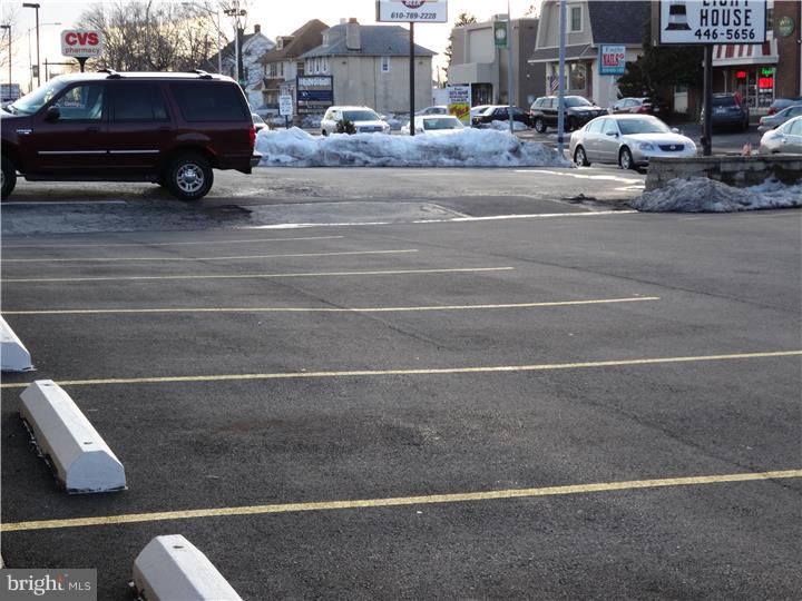 OAKMONT - Commercial Sale