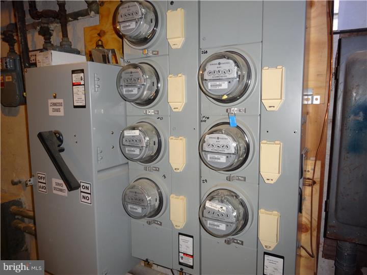 OAKMONT - Commercial Sale