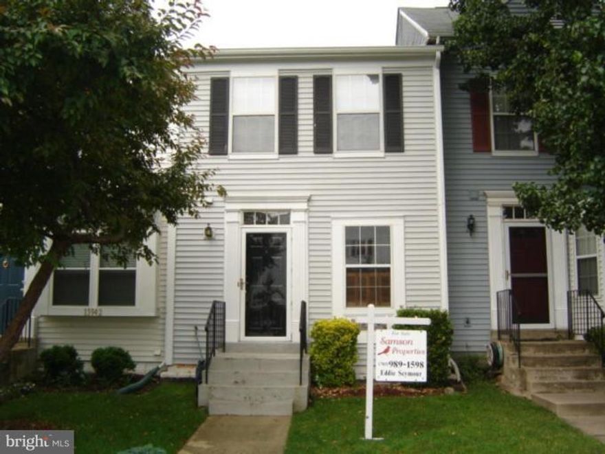 Charming 2 Master bedrooms in sought after Singletons Grove. Multiple year lease available. Home is vacant and freshly painted.