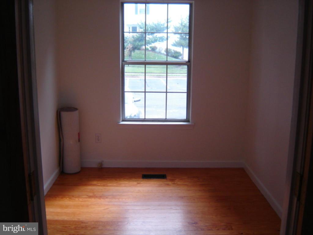 SINGLETONS GROVE - Residential Lease