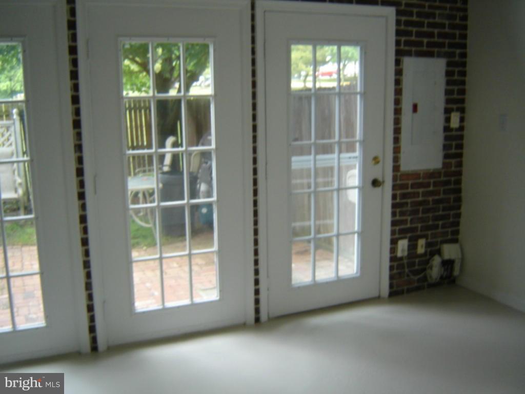 SINGLETONS GROVE - Residential Lease