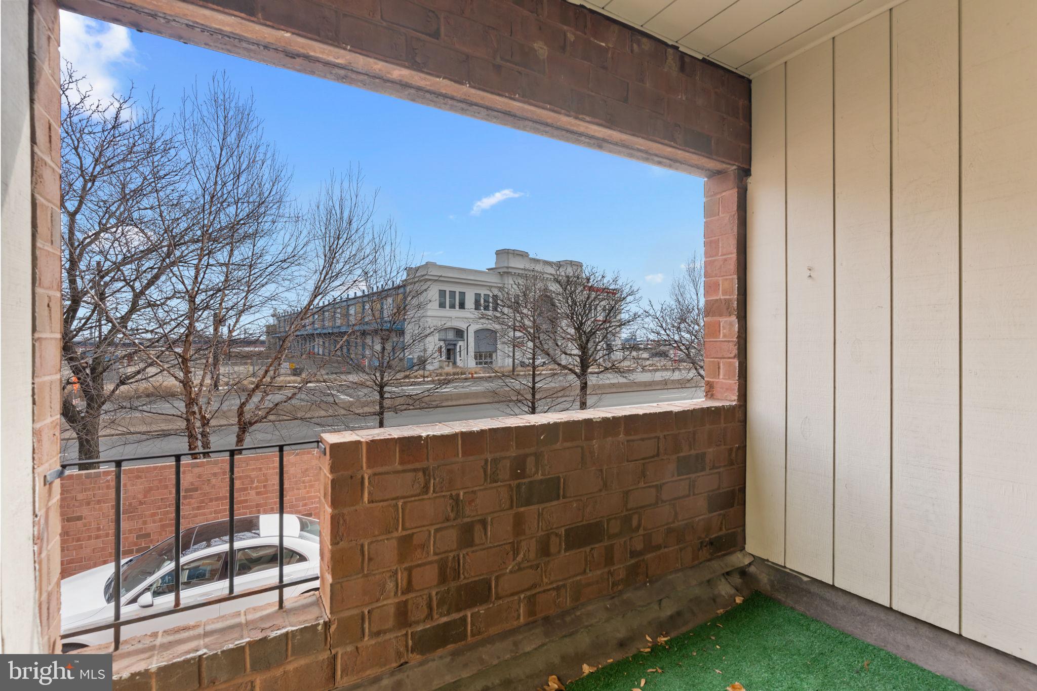 QUEEN VILLAGE - Residential